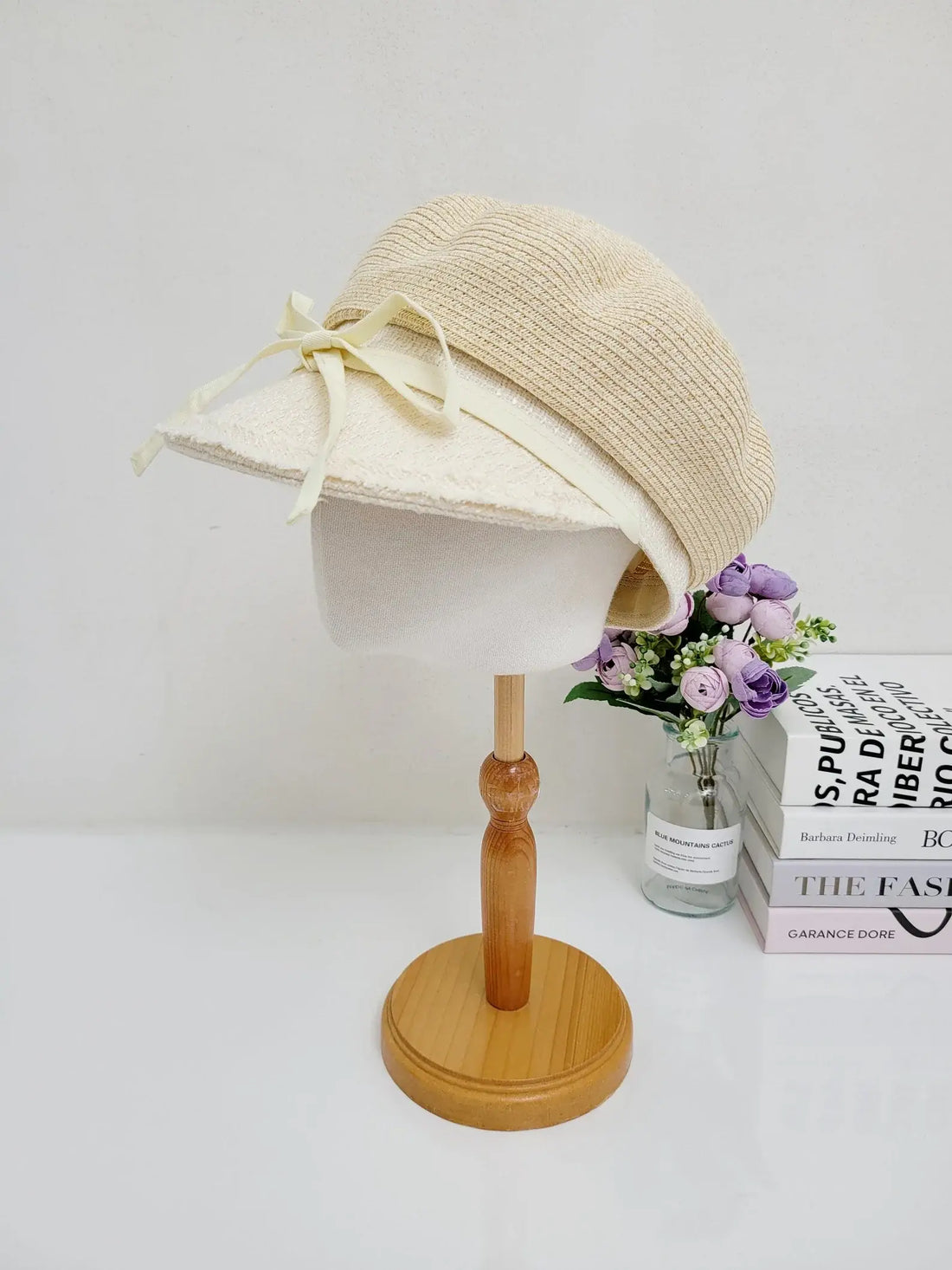 GRACE hat: Beige straw beret with short brim and cream ribbon detail. A stylish sun hat.