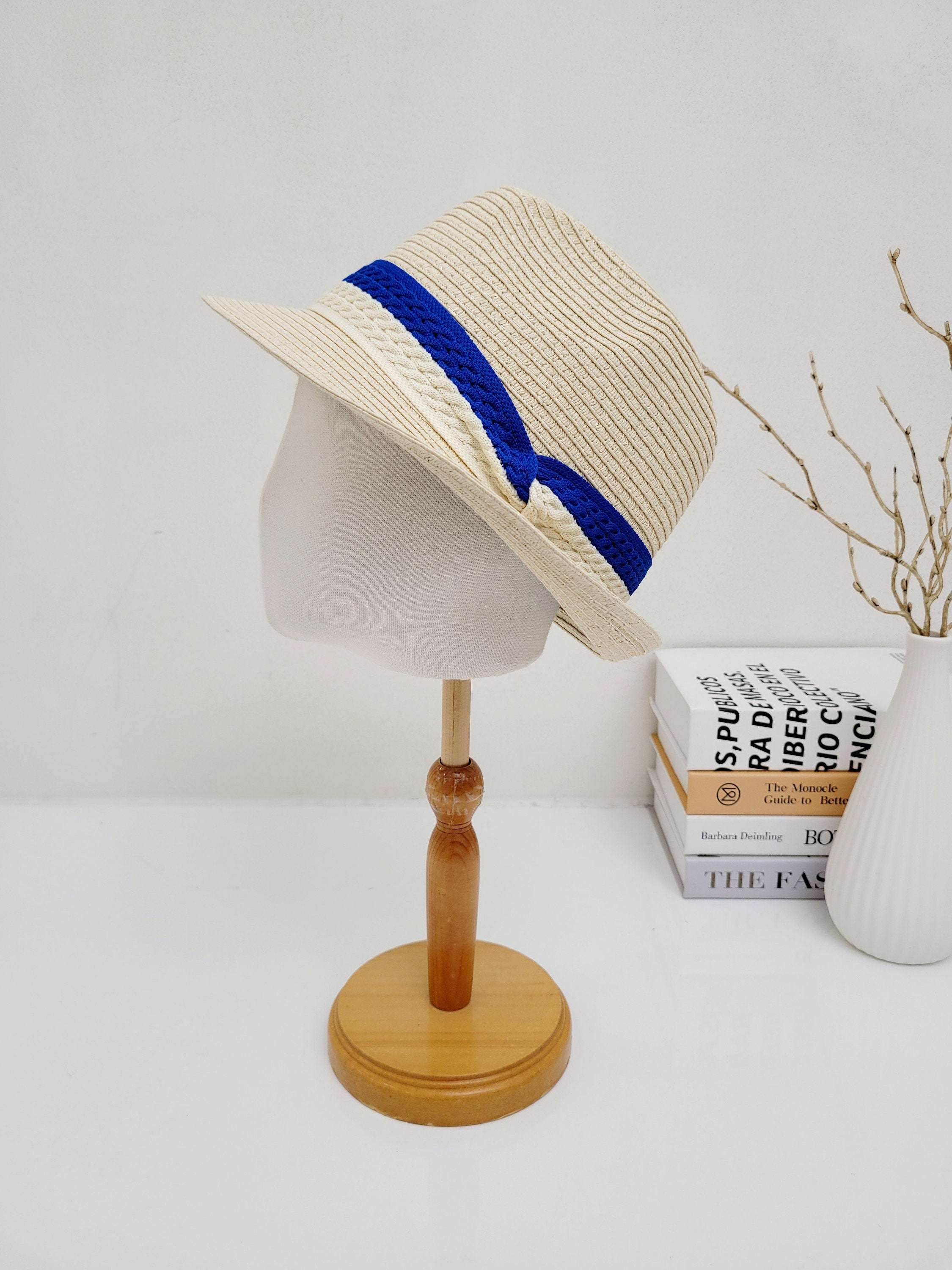 Beige raffia fedora - 2tone band, featuring a stylish blue and white accent. A classic hat for sun protection and summer style.
