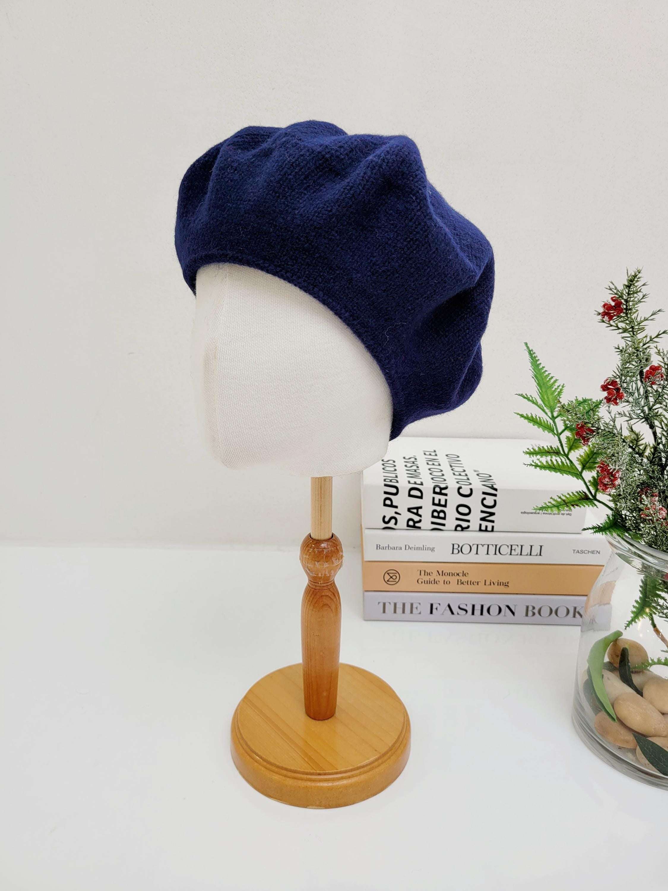 Paris wool beret in deep navy blue, elegantly displayed on a mannequin head. A stylish and classic accessory.