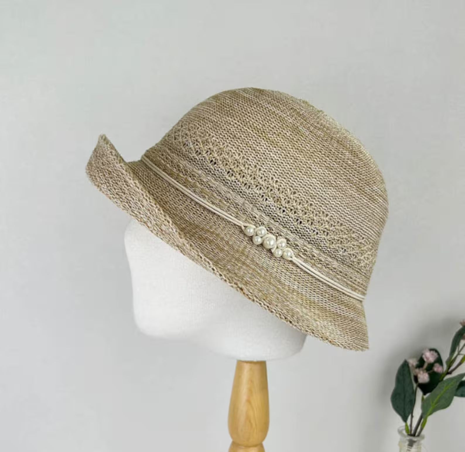 ALEXANDRA woven sun hat in beige with delicate pearl accents. A stylish women's hat, perfect for summer.